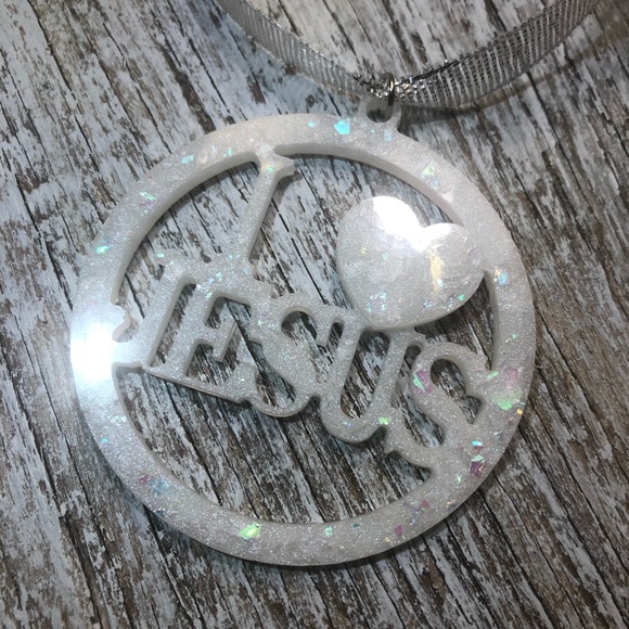 I ❤️ Jesus Ornament - Picture 8 of 10